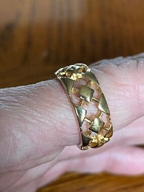 Avon Gold Tone Guilded Trellis Open Lattice Ring Size 8